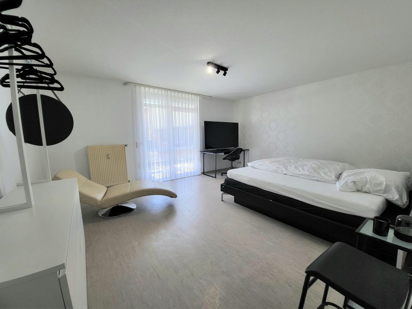 ZIMMER 1 - MÖBLIERTE WOHNUNG MIETEN OSCHERSLEBEN (BODE) - MAGDEBURGER BÖRDE